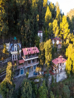 Bhimtal Bliss Hotel Near Neem Karoli, Kainchi Dham